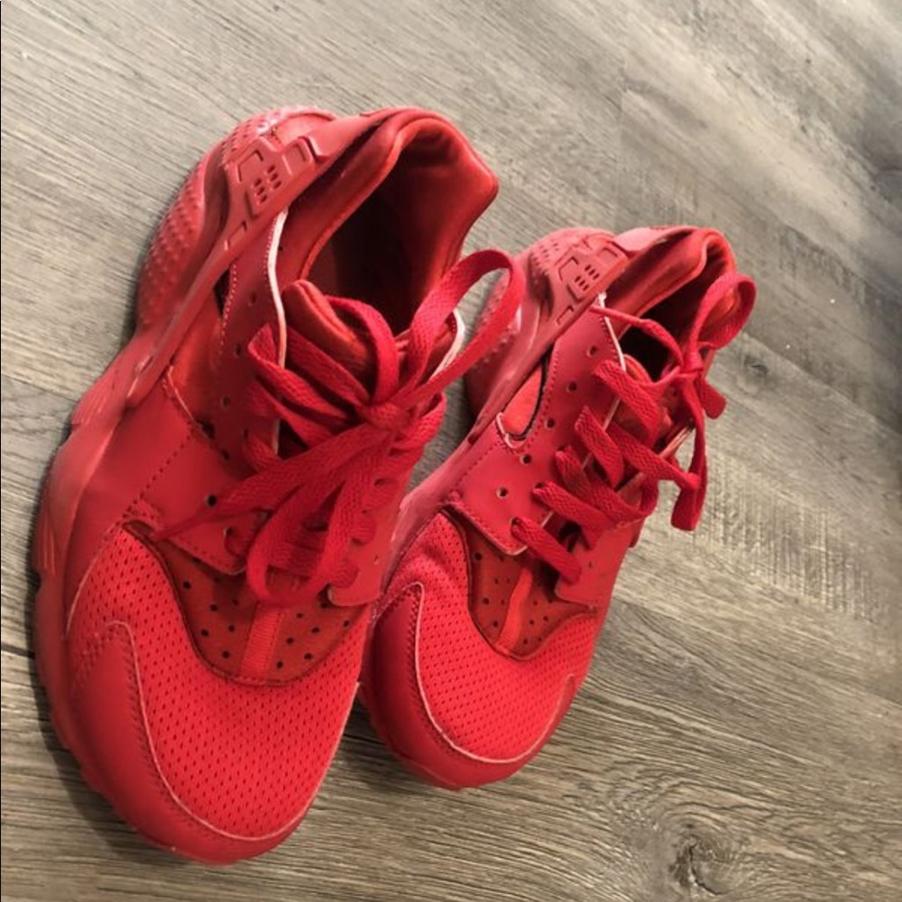 Red Nike Huarache